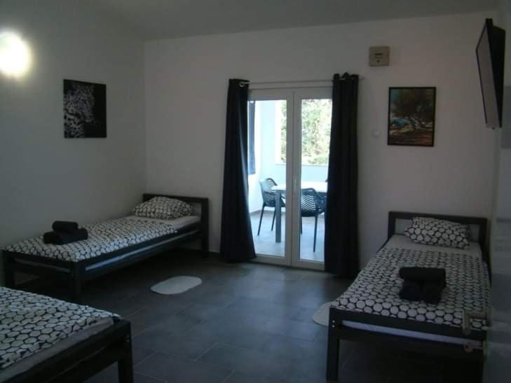 Aurelia Apartments, *