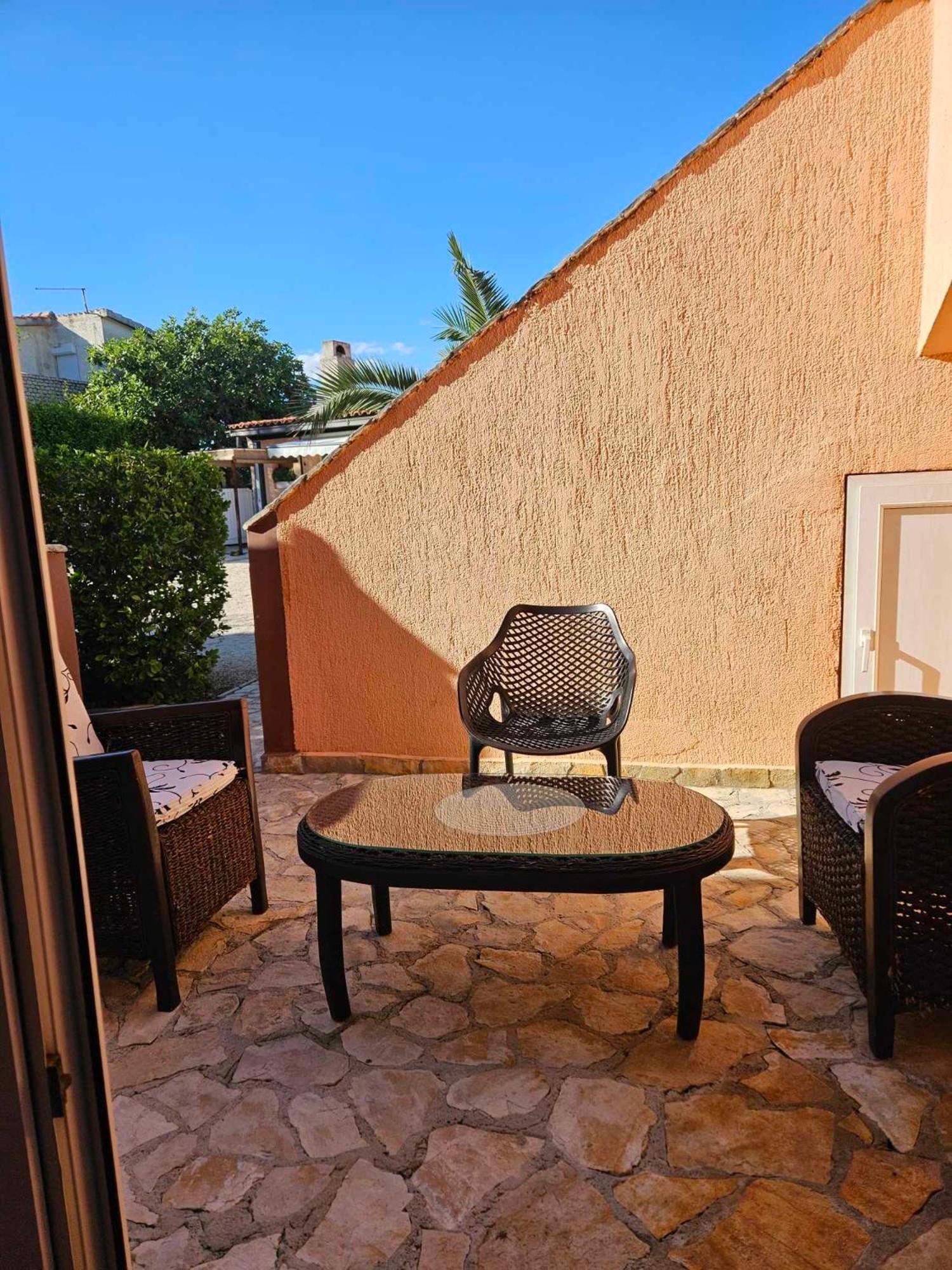 Aurelia Apartments, *