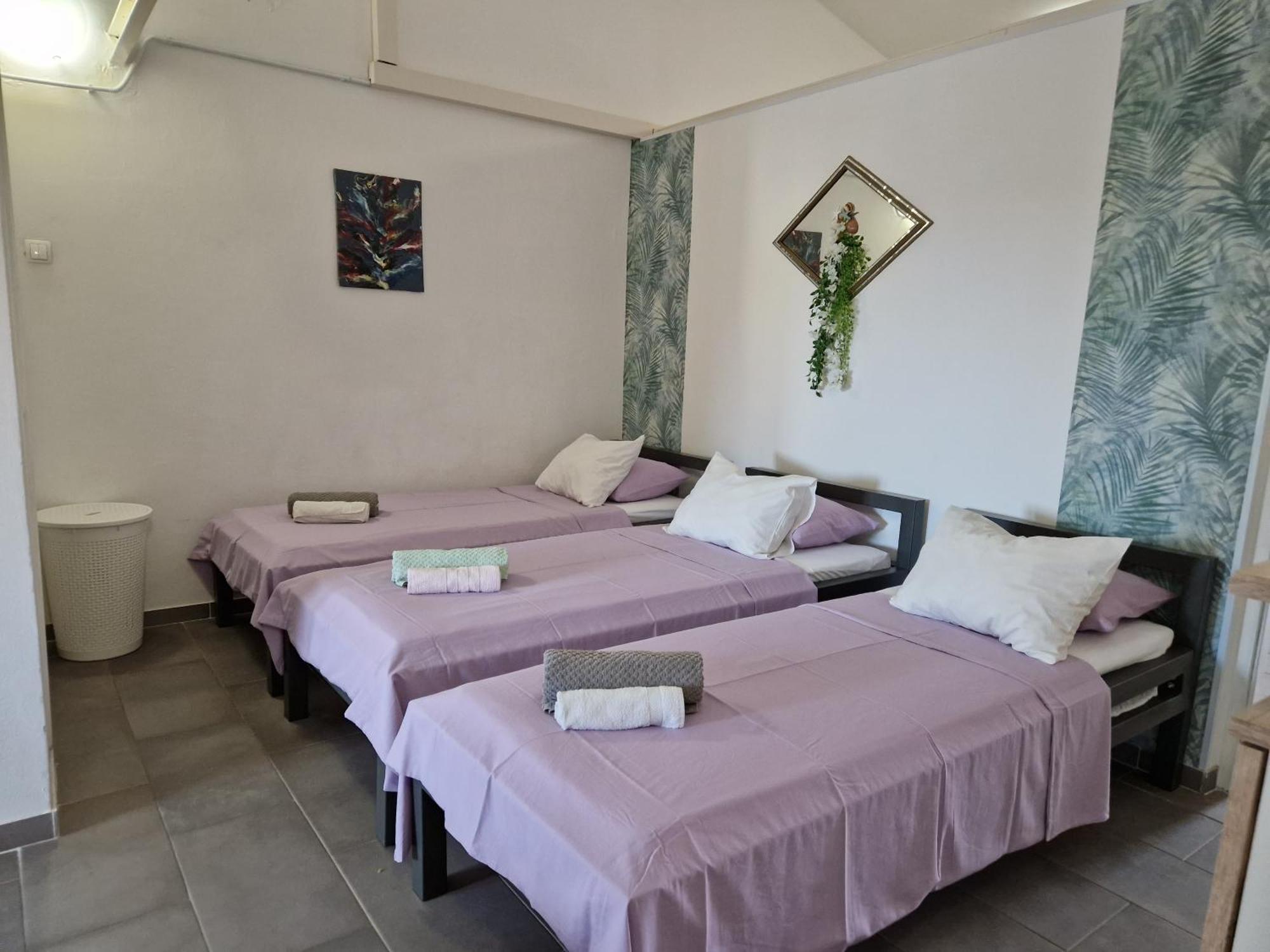 Aurelia Apartments, Vir