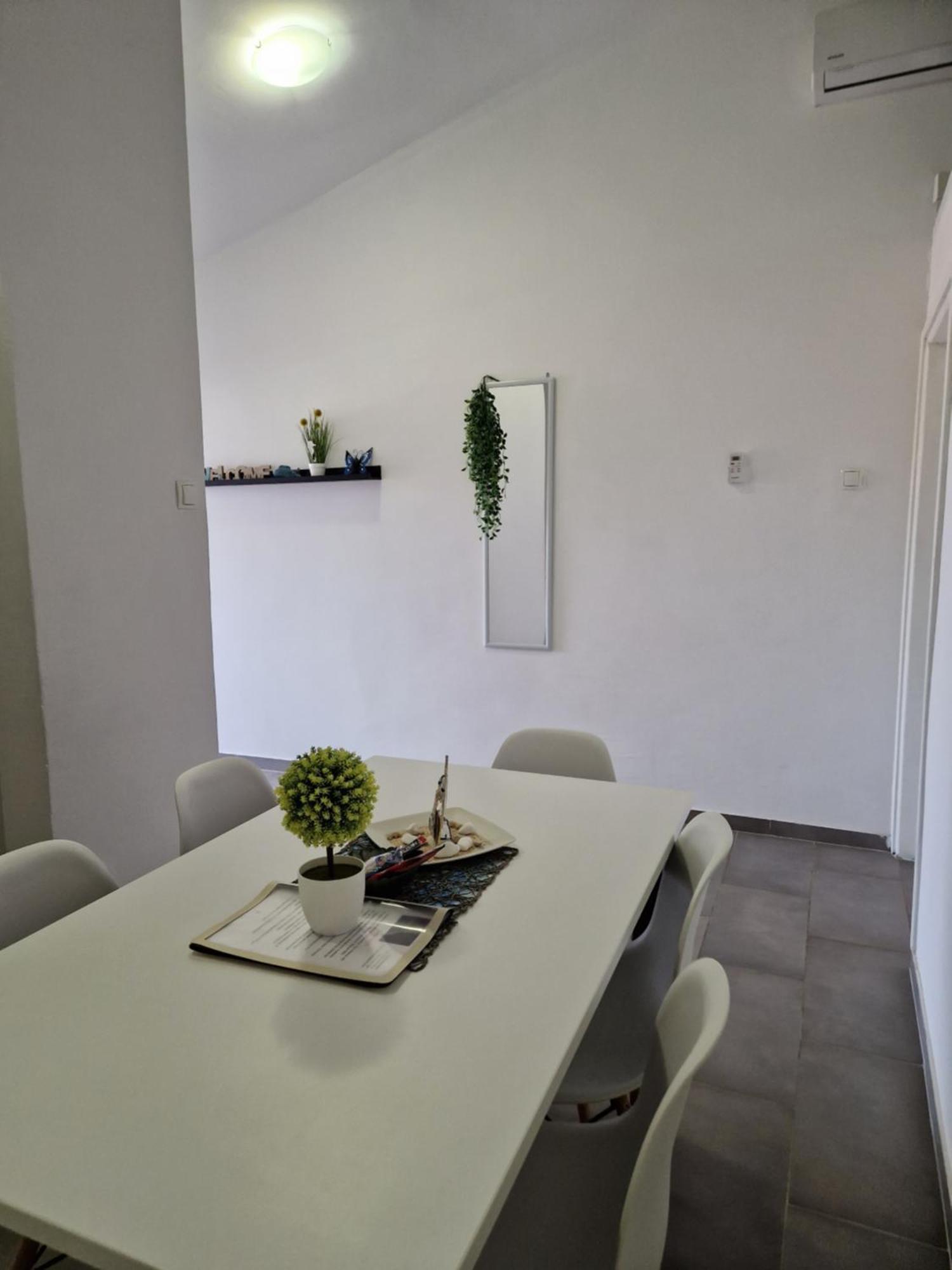 Aurelia Apartments, Apartman Vir