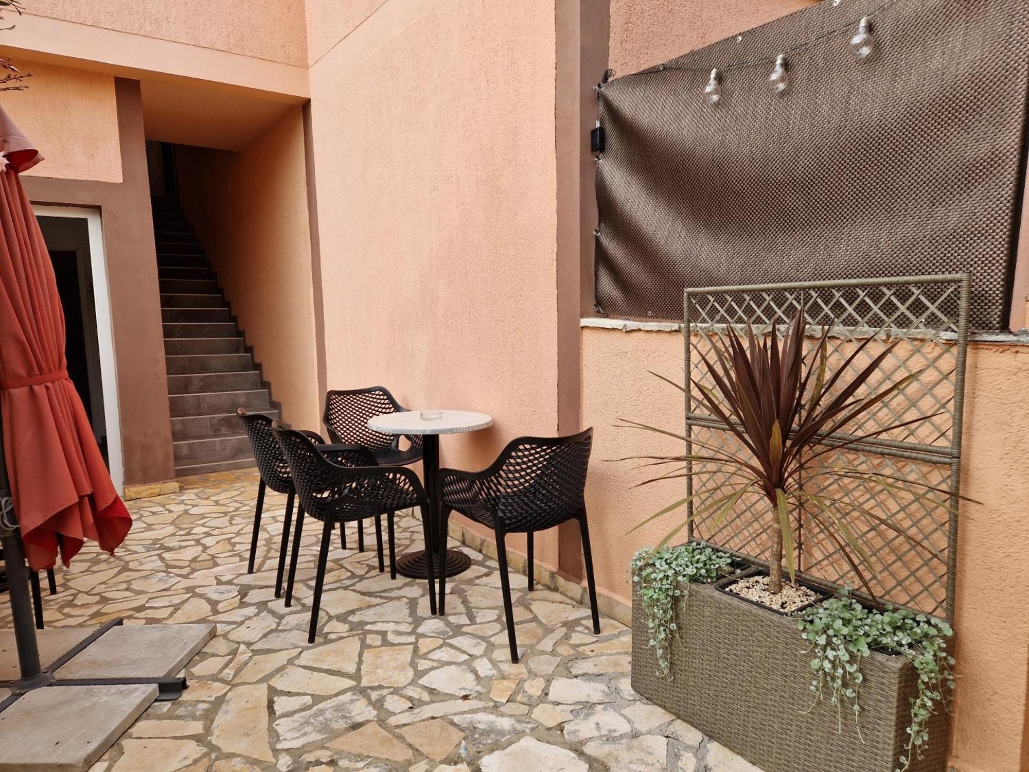 Apartman Aurelia Apartments, Vir