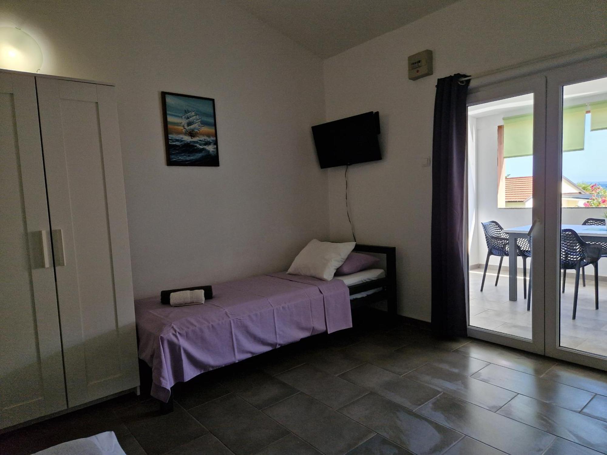 Aurelia Apartments, * Vir