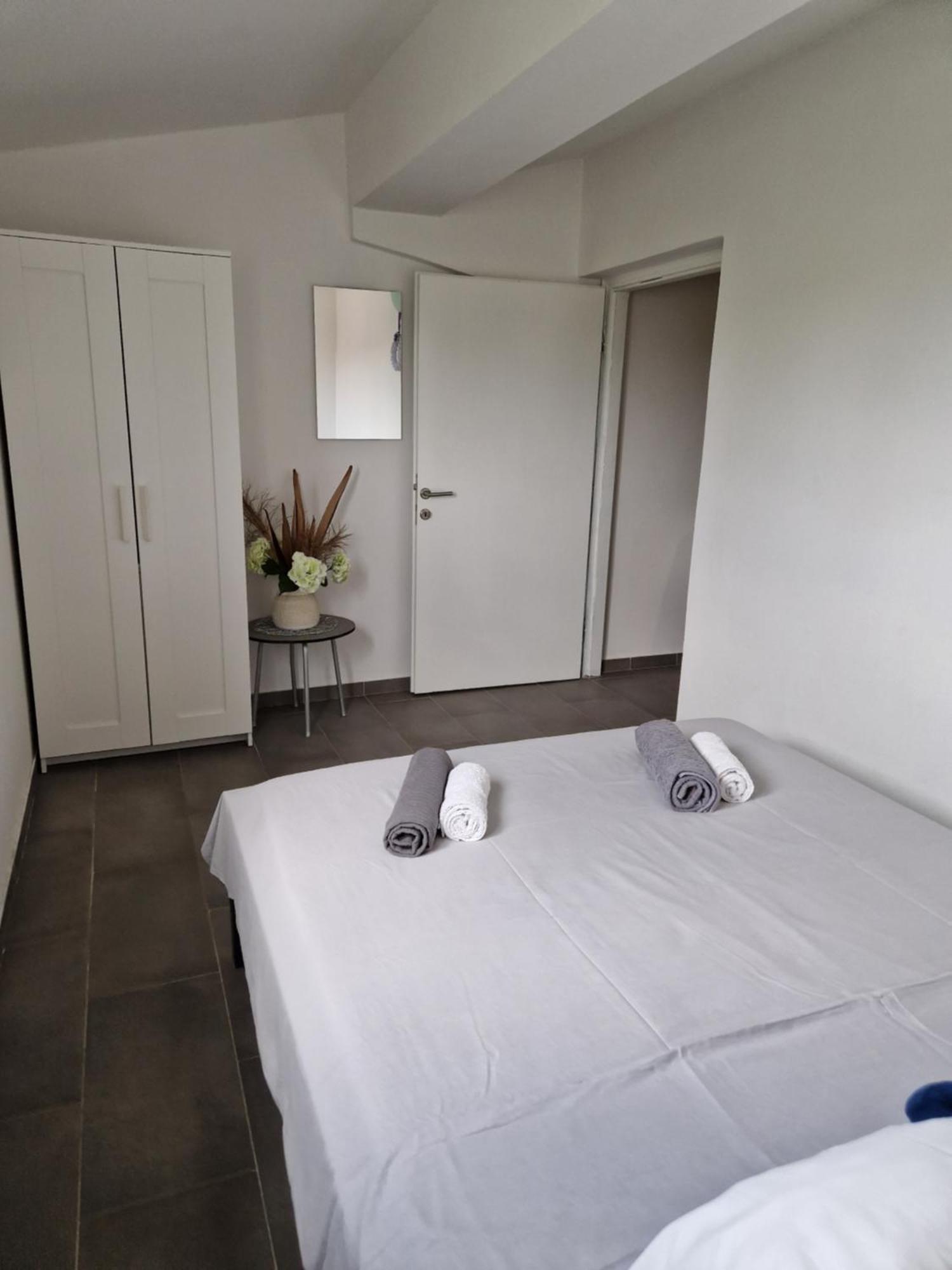 Apartman Aurelia Apartments, Vir