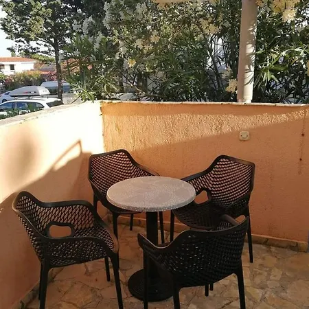 Aurelia Apartments, Vir Exterior photo