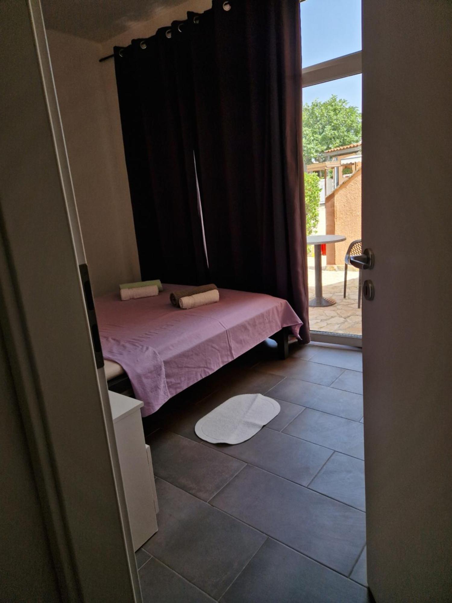 Apartma Aurelia Apartments, Vir