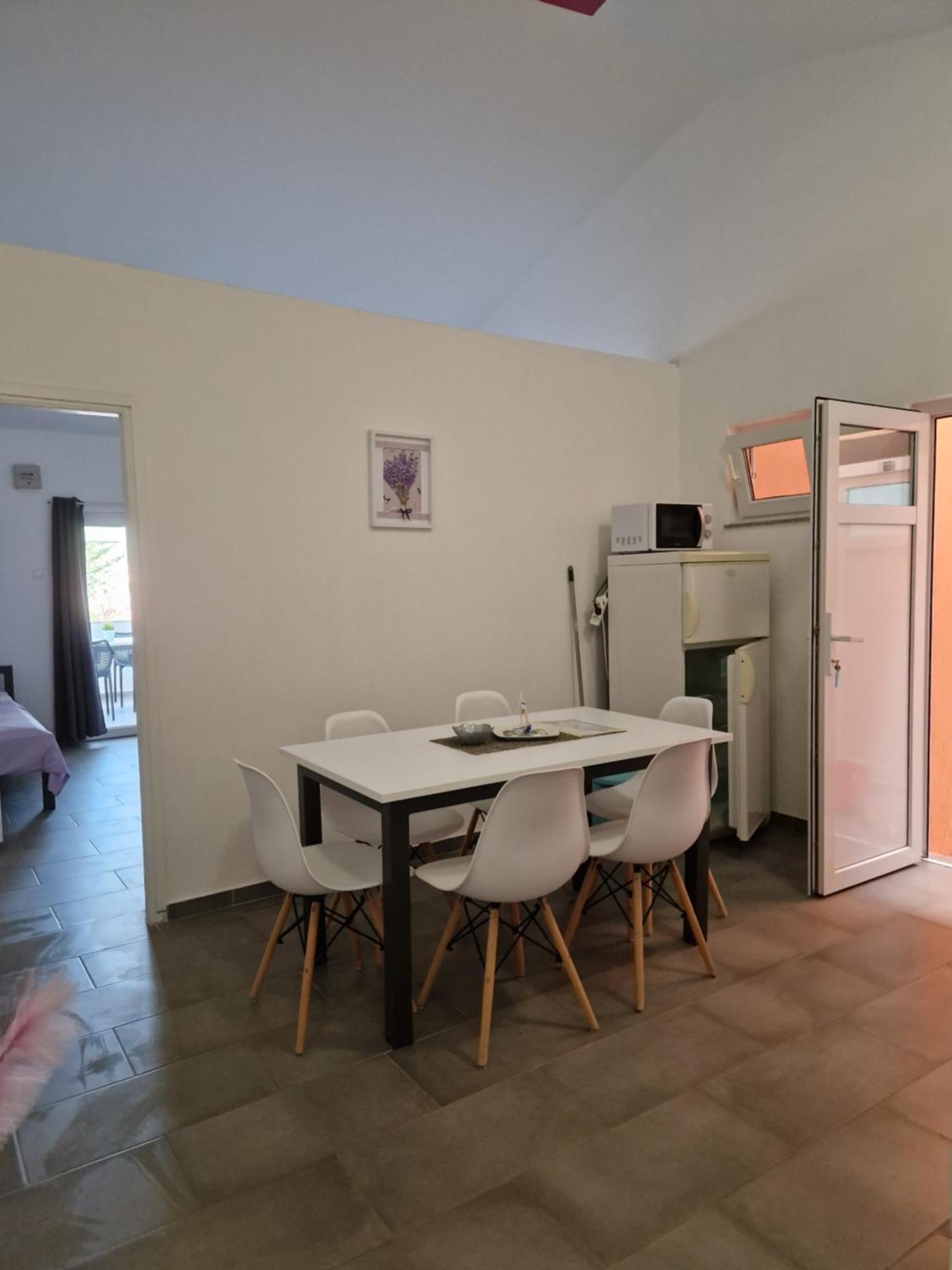 Aurelia Apartments, Apartma *