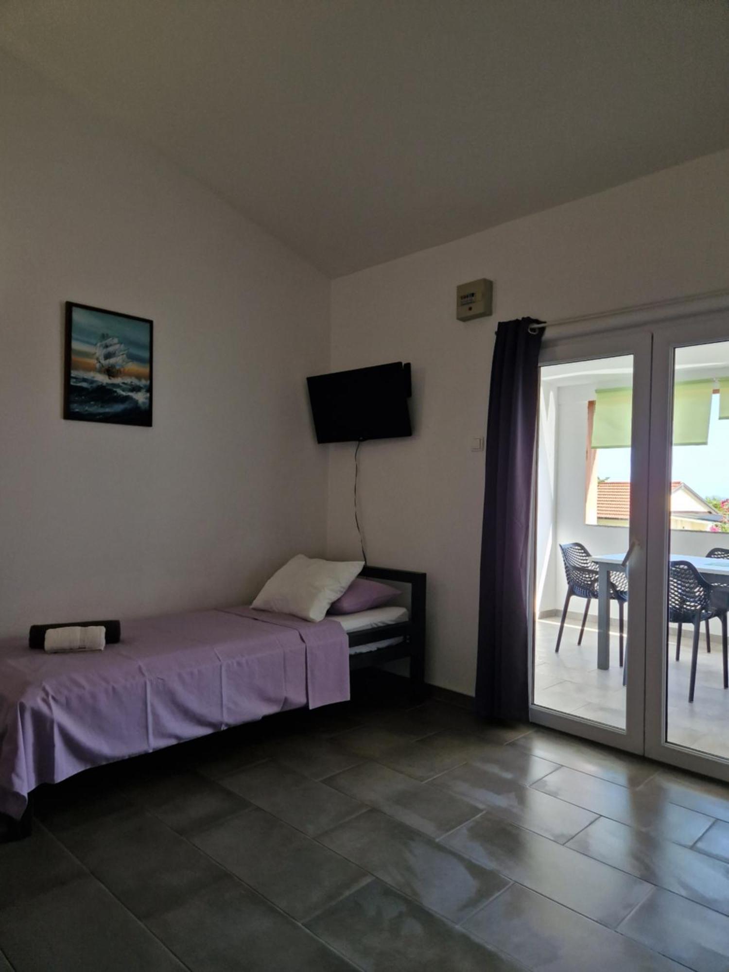Aurelia Apartments, Apartma Vir